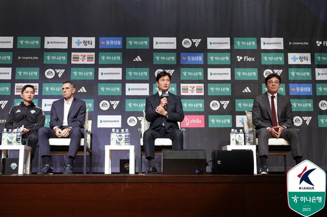 하나은행 K리그1 2025 파이널라운드 미디어데이에 참석한&nbsp;전북의 거스 포옛 감독,&nbsp;김천 상무의 정정용 감독,&nbsp;대전 하나 시티즌의 황선홍 감독. /한국프로축구연맹 제공