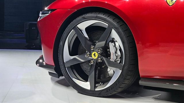 페라리 '아말피'의 휠과 브레이크 캘리퍼./ 곽호준 기자