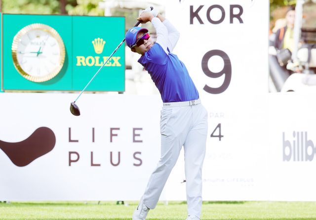 김효주가 23일 경기도 고양시 뉴코리아CC에서 열린 한화 라이프플러스 인터내셔널 크라운 첫날 티샷을 하고 있다. /연합뉴스