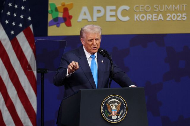 도널드 트럼프 미국 대통령이 29일 경주 예술의 전당에서 열린 APEC CEO 서밋에서 특별연설을 하고 있다./연합뉴스
