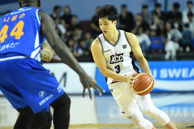 허웅이 드리블하고 있다. /KBL 제공