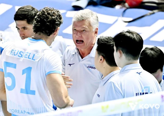 유니폼에 이름을 덧댄 프로배구 V리그 남자부 대한항공의 러셀. /KOVO 제공