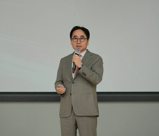 삼성전기 장덕현 대표가 창립 52주년 기념식을 맞아 기념사를 하고 있다./삼성전기&nbsp;