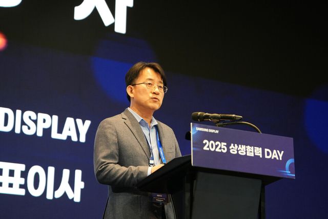삼성디스플레이 '상생협력데이'에서 환영인사를 하는 이청 대표./삼성디스플레이