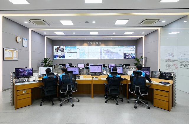 삼천리가 고객이 안전하고 편리하게 도시가스를 이용할 수 있는 에너지 사용환경을 조성하는 데 앞장서고 있다./삼천리