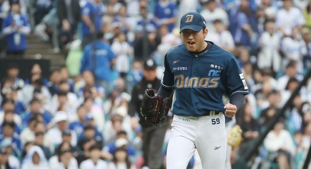 구창모가 6일 삼성전 5회 말 승리 투수 요건을 채운 뒤 마운드를 내려오면서 포효하고 있다. /연합뉴스