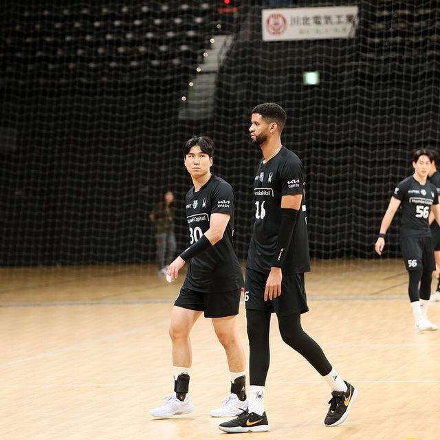 신호진(왼쪽)과 레오. /현대캐피탈 제공