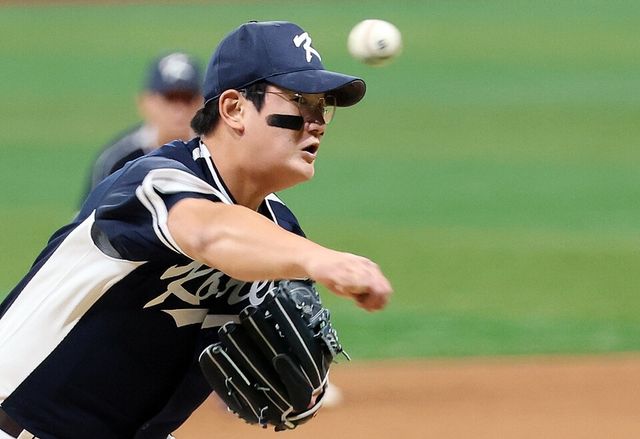 김서현이 체코전 등판해 투구하고 있다. /연합뉴스