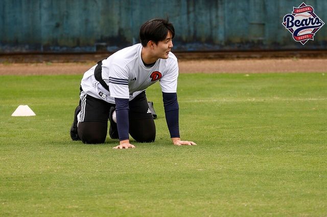 두산 선수단이 러닝 훈련을 진행하고 있다. /두산 베어스 제공