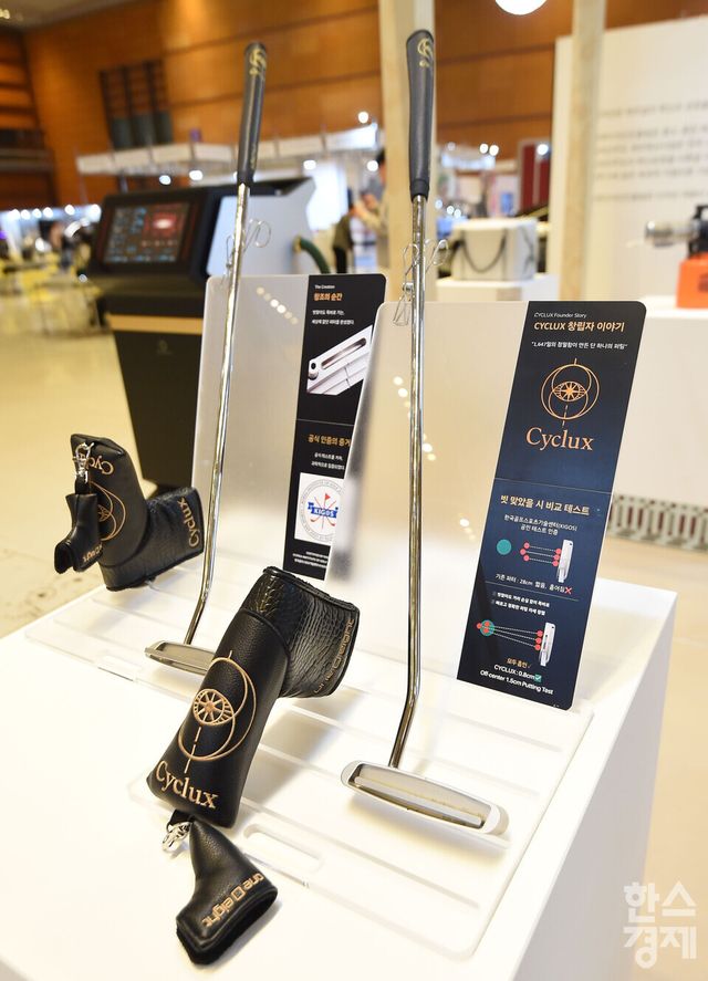 12일 서울 강남구 코엑스에서 ‘디자인코리아 2025’가 열린 가운데 빗맞아도 똑바로 가는 CYCLUX 골프퍼터가 전시돼 눈길을 끌었다./ 이호형 기자 leemario@sporbiz.co.kr 2025.11.12