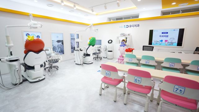한국잡월드가 성남시 분당구 한국잡월드 어린이체험관 내 ‘유디 치과 체험실’ 리뉴얼 오픈 기념식을 개최했다./한국잡월드
