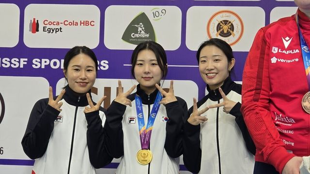 여자 소총복사 50ｍ 단체전 금메달을 합작한 이계림, 오세희, 임하나. /연합뉴스