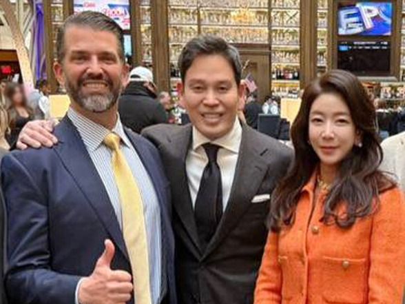 지난 1월 도널드 트럼프 대통령 취임식 참석을 위해 워싱턴을 찾은 정용진 신세계그룹 회장(가운데)이 트럼프 주니어(왼쪽)와 만나 부인 한지희씨(오른쪽)를 소개했다 / 신세계그룹 제공