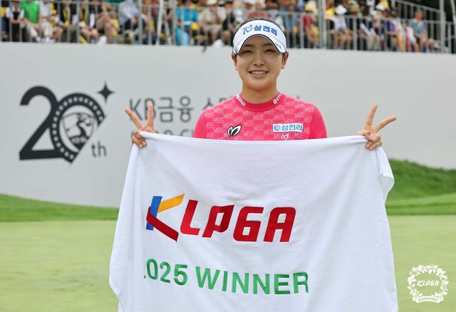 유현조가 우승 세리머니를 하고 있다. /KLPGA 제공
