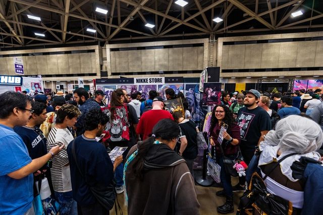 애니메 임펄스 댈러스 2025에 참가한 '승리의 여신: 니케' 부스./레벨 인피니트