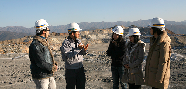 한일시멘트는 2030년까지 탄소 배출량을 30% 감축하고 궁극적으로 2050년 넷제로(Net Zero)를 달성하겠다는 장기 목표를 위해 2026년까지 총 5179억원을 온실가스 배출 저감 설비에 집중 투입할 계획이다./한일시멘트