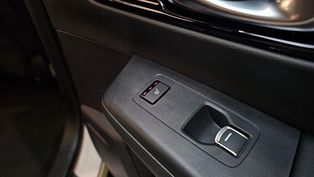 혼다 '뉴 CR-V 하이브리드'의 '2열 열선 시트 버튼'의 모습./곽호준 기자