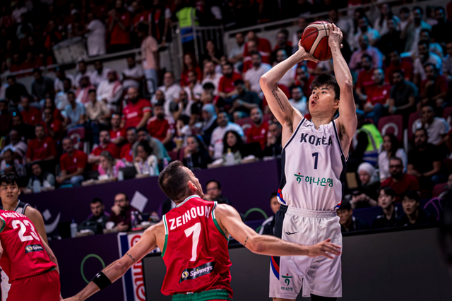 이현중이 슈팅을 시도하고 있다. /FIBA 제공