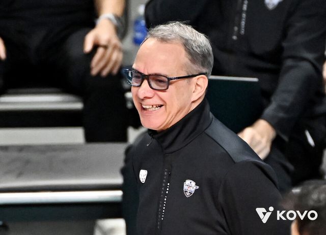 프로배구 V리그 남자부 우리카드의 마우리시오 파에스 감독. /KOVO 제공