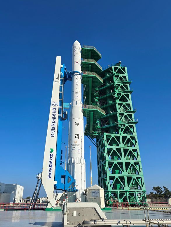 HD현대중공업이 구축한 발사대에서 발사 준비를 마친 누리호./HD현대