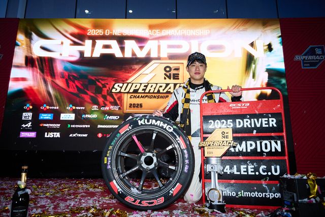 금호&nbsp;SLM 이창욱 선수가 2025&nbsp;오네 슈퍼레이스 챔피언십 '토요타 가주 레이싱&nbsp;6000&nbsp;클래스'의 드라이버 챔피언을 차지했다./금호타이어