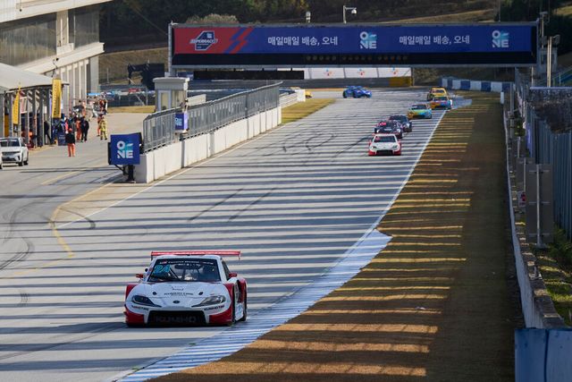2025 오네 슈퍼레이스 챔피언십 '토요타 가주레이싱 6000 클래스'의 경기 모습,/슈퍼레이스