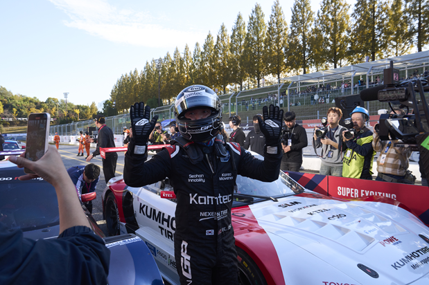 정의철(서한&nbsp;GP)의 우승 후 카포디움 세레모니./슈퍼레이스