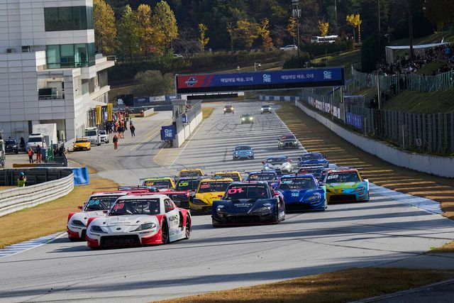 2025 오네 슈퍼레이스 챔피언십 '토요타 가주레이싱 6000 클래스' 경기가 용인 에버랜드 스피드웨이에서 열렸다./슈퍼레이스