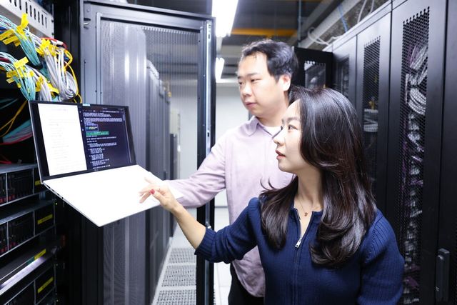 LG유플러스는 아마존웹서비스(AWS)와 소프트웨어를 자동으로 설치해주는 에이전틱AI 기술을 개발했다./LG유플러스