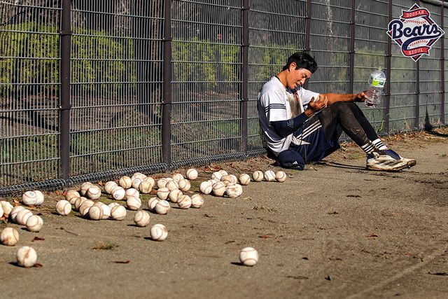 '디펜스 데이' 직후 야구공이 널브러져 있다. /두산 베어스 제공