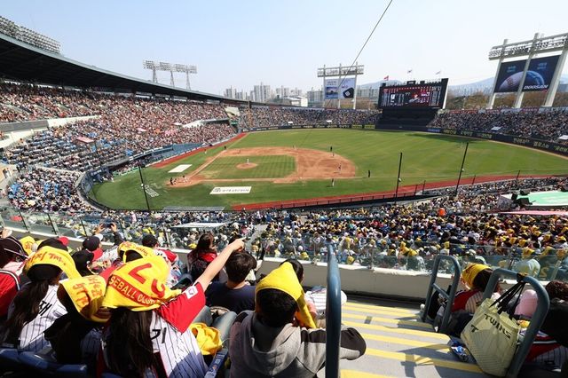 잠실구장이 만원 관중으로 들어차 있다. /LG 트윈스 제공