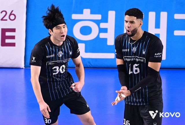 신호진(왼쪽)과 레오. /KOVO 제공