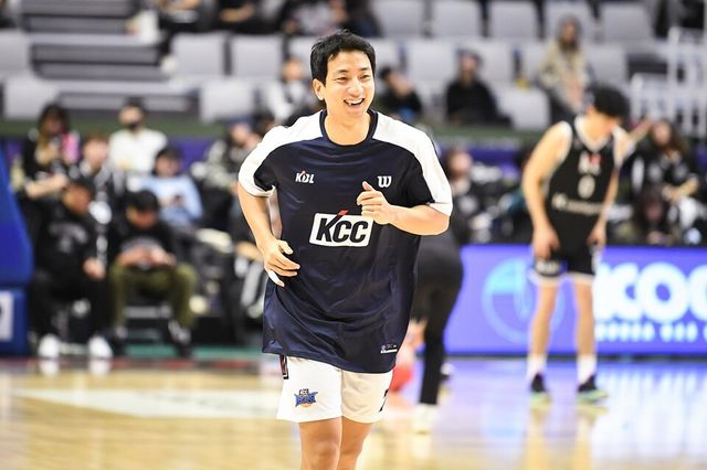 허훈이 KT전을 앞두고 몸을 풀고 있다. /KBL 제공