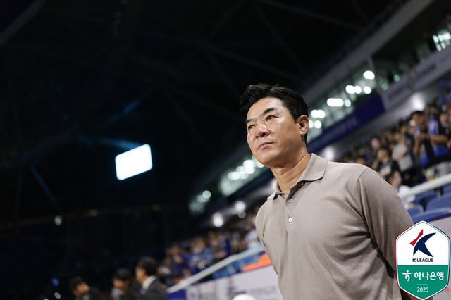 윤정환 감독. /한국프로축구연맹 제공