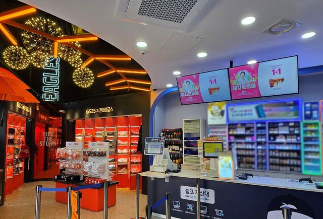 GS25 매장 내 디지털 사이니지 / GS리테일 제공