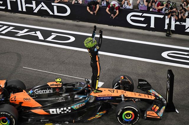 맥라렌은 아부다비 그랑프리에서 랜도 노리스(Lando Norris)의&nbsp;2025&nbsp;드라이버 월드 챔피언십(2025 Drivers’ World Championship)&nbsp;타이틀 확정과 함께 인상적인 피날레를 장식했다./BAT 제공.