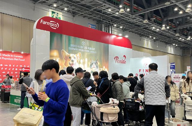 팜스코가 ‘2025 메가주 펫박람회’에 참가해 자사 프리미엄 펫푸드 브랜드 ‘페니또(Penito)’와 대표 제품 ‘파인다이닝(Fine Dining)’을 선보이며 약 3000명의 방문객을 맞이했다./팜스코