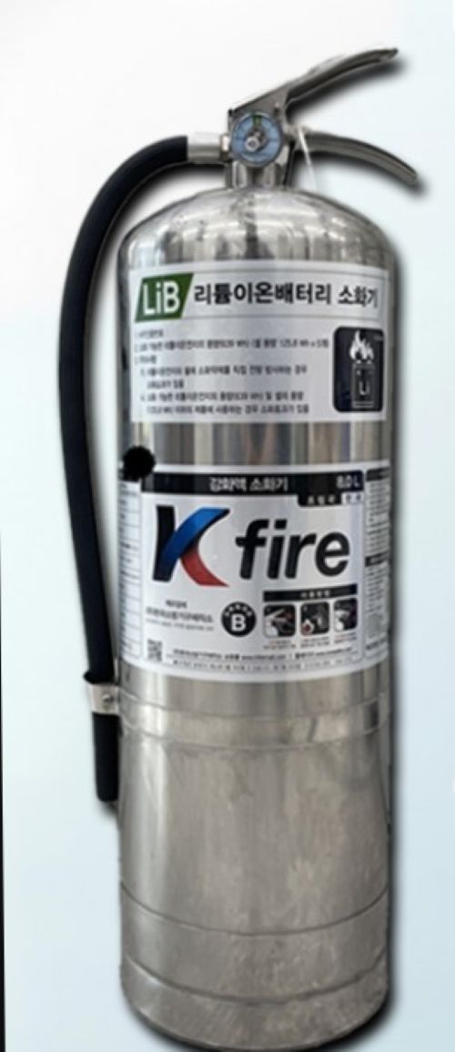 국내 최초 KFI 인증을 획득한 소형 리튬이온 배터리 전용 소화기/(주)한국소방기구제작소 제공&nbsp;
