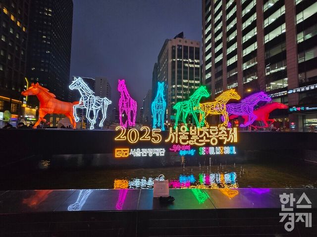 2025 서울빛초롱축제가 12일 서울 청계천과 우이천 일대에서 막을 올렸다. /박종민 기자