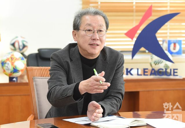 조연상 한국프로축구연맹 사무총장이 8일 오전 서울 종로구 프로축구연맹 사무실에서 본지와 인터뷰를 하고 있다. /이호형 기자