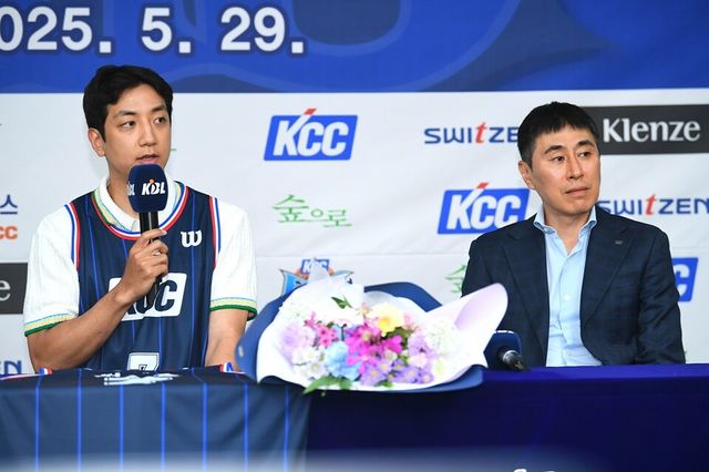 허훈(왼쪽)과 이상민 감독. /KBL 제공
