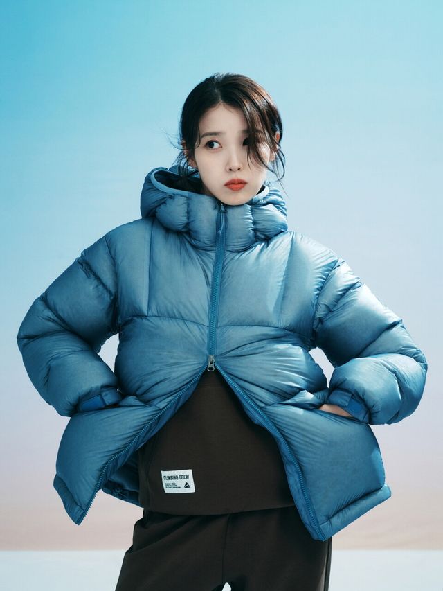 블랙야크의 클라이밍 스톤마스터 다운재킷 아이유 화보컷. /블랙야크 제공