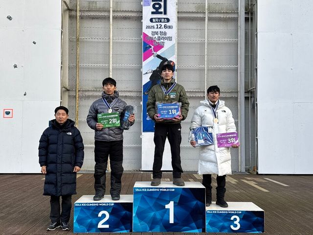 노스페이스 애슬리트팀 이영건(오른쪽에서 2번째)이 2025 전국 드라이툴링대회 우승을 차지했다. /노스페이스 제공