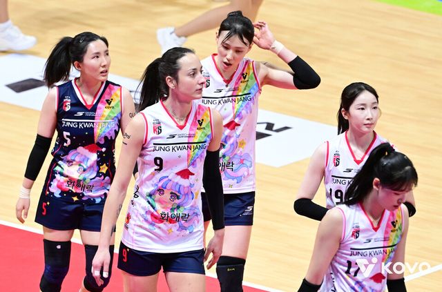 프로배구 V리그 여자부 정관장 선수들이 아쉬워하고 있다. /한국배구연맹 제공