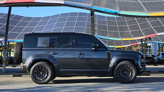 랜드로버 '디펜더 옥타'의 측면./곽호준 기자