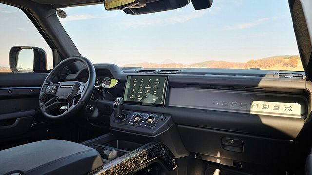 랜드로버 '디펜더 옥타'의 실내./곽호준 기자