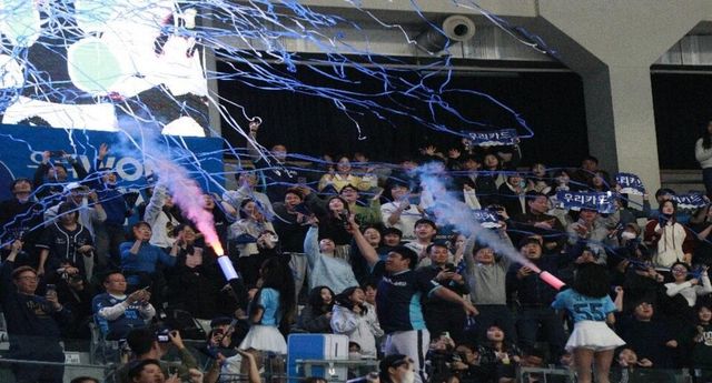 우리WON배구단의 시그니처 응원가 떼창타임. / 우리카드 제공