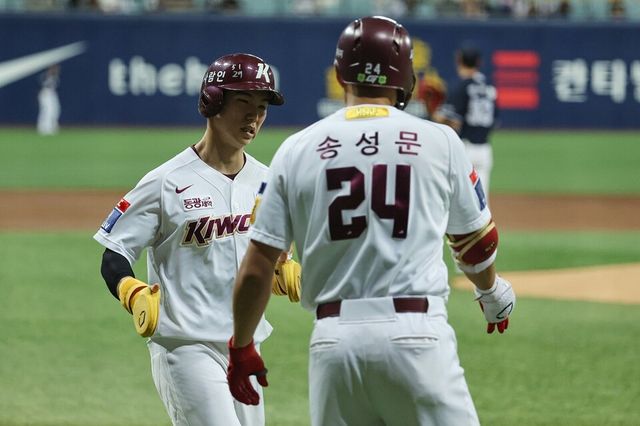 키움 시절 김혜성(왼쪽)과 송성문. /연합뉴스