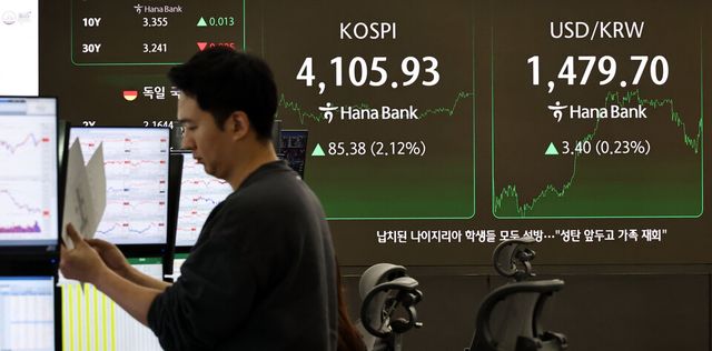 코스피가 22일 전장보다 85.38포인트(2.12%) 오른 4105.93에 거래를 마감했다. /사진=연합뉴스
