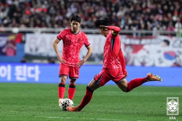 손흥민이 볼리비아전에서 프리킥으로 골을 노렸다. /대한축구협회 제공